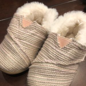 Barely used Toms baby girls slippers